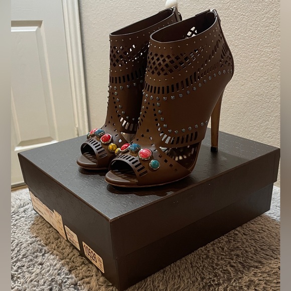 Gucci Heels - Picture 4 of 9